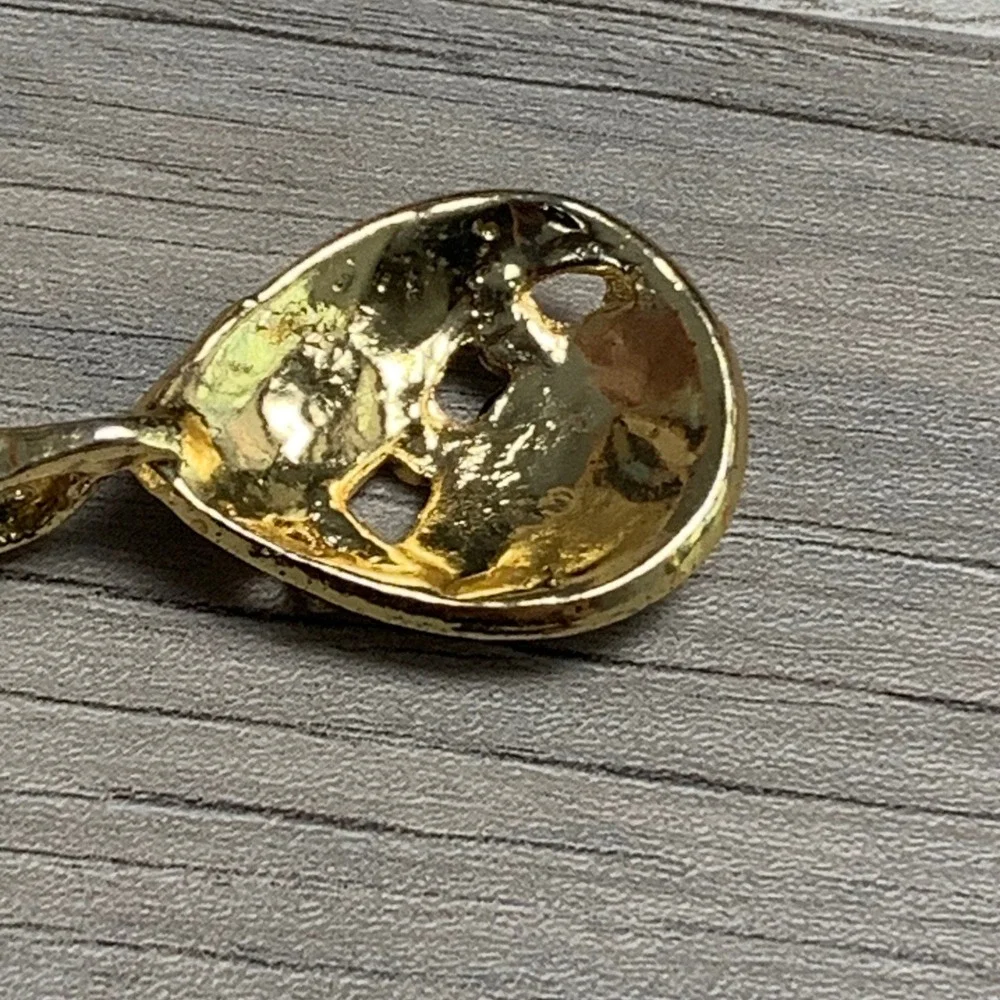 N/A elegant gold